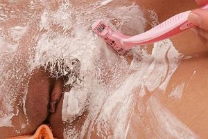 shaving pussy