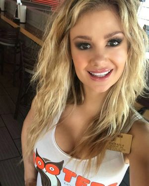 Hooters Downblouse