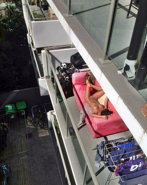 cazada tomando el sol abril 2017