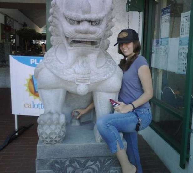 Grabbin that dragon cock