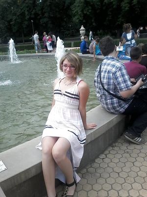 je n'ai pas de culotte et je commence à mouiller