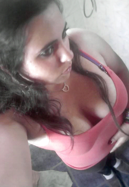 arab-hot-girlz:

“My sister Iqbal“Thanks for submitting your...