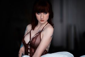 Amazing redhead, please tell me who she is.