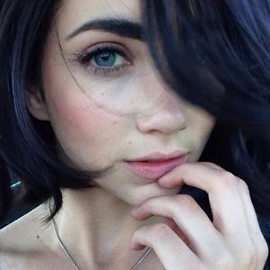 Blue eye - Emily Rudd
