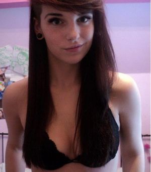 Natural amateur babe has pretty tits in black bra