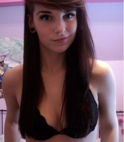 Natural amateur babe has pretty tits in black bra