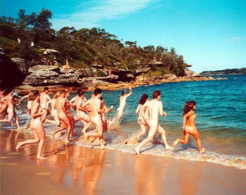 clubnaturystowpl:

ohnesans:

active nudity (18)
Australian...