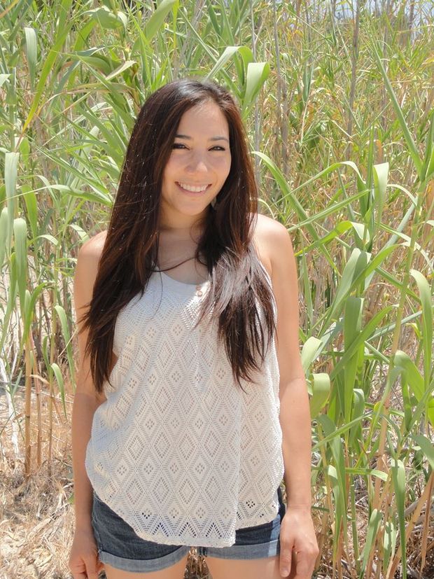 Alanna looking so innocent in that photo.  Secretly she wants a man to throw her down in the grass and tear her clothes off.  ;-)