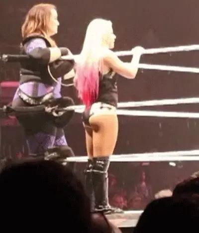 Alexa+Bliss poniendoselo duro al arbitro.... womenwrestlinggifstumblrcom+Link NUDE