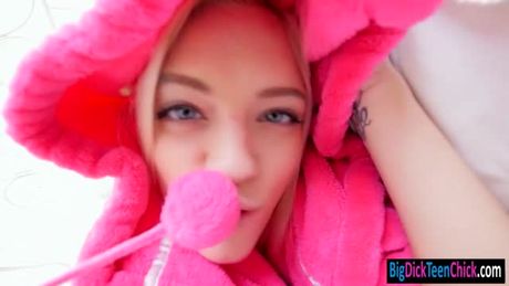 Slender Alex Grey nailed by huge dick