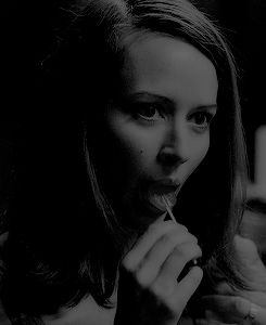 Amy Acker +Root-leg! = Wink gif + Sahi kiss!!! Rebloggycom