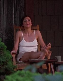 Maggie Gyllenhaal -11/77 -5'9''- New-Yorker....Wet Kisses!