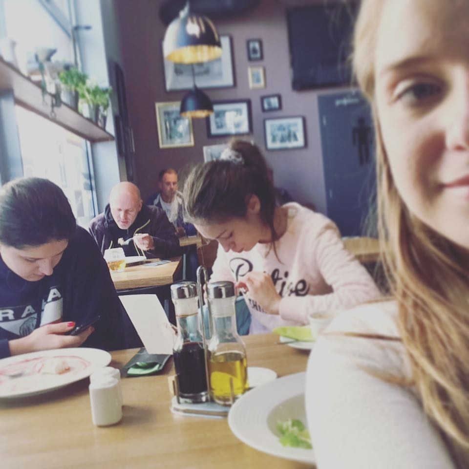 Sofi Goldfinger selfie ft. Arwen Gold