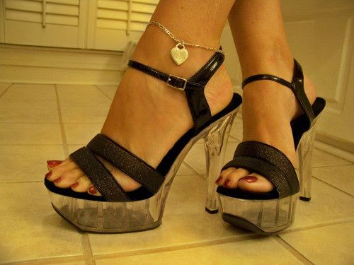 wife with brand new anklet at cuckolding club
