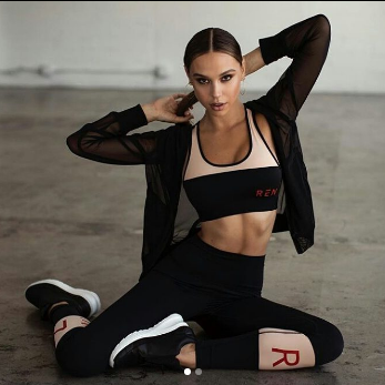 Alexis Ren
