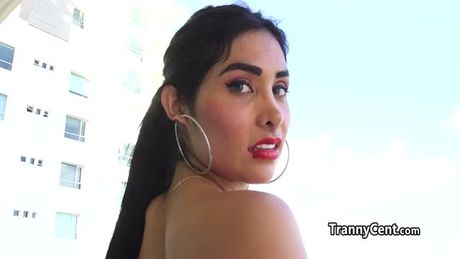 Sky blue eyes shemale enjoy solo