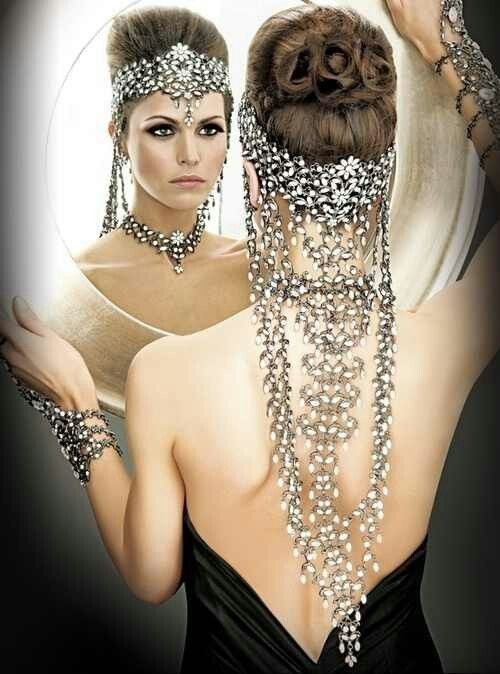 The Queen and her looking glass