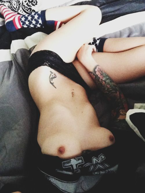 Nice tummy shirt lift
