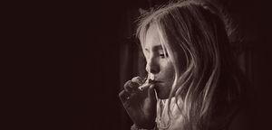 Kristen Bell -7/80 -5'1''- Smoke'n Dope...Sweet!