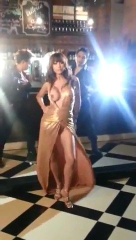 Anushka Sharma Nip Slip