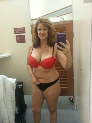 Milf Selfie in CHanging Room
