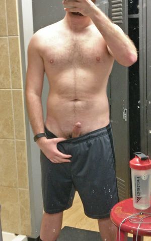 gaybrosfromreddit:“Peeking out after my workout” via...