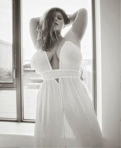 London Andrews sex in a white summer dress