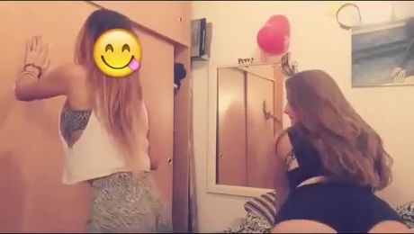 Pendejas moviendo el culo