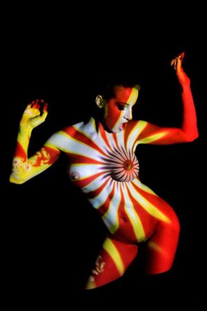 This definitely highlights her left boob.