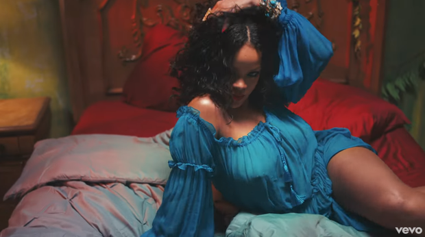 Rihanna nip