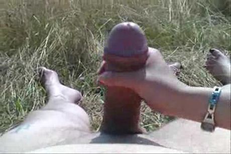 Nice Handjob Amatorial Couple in the Wild