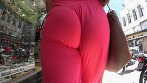 asses in yoga pants
