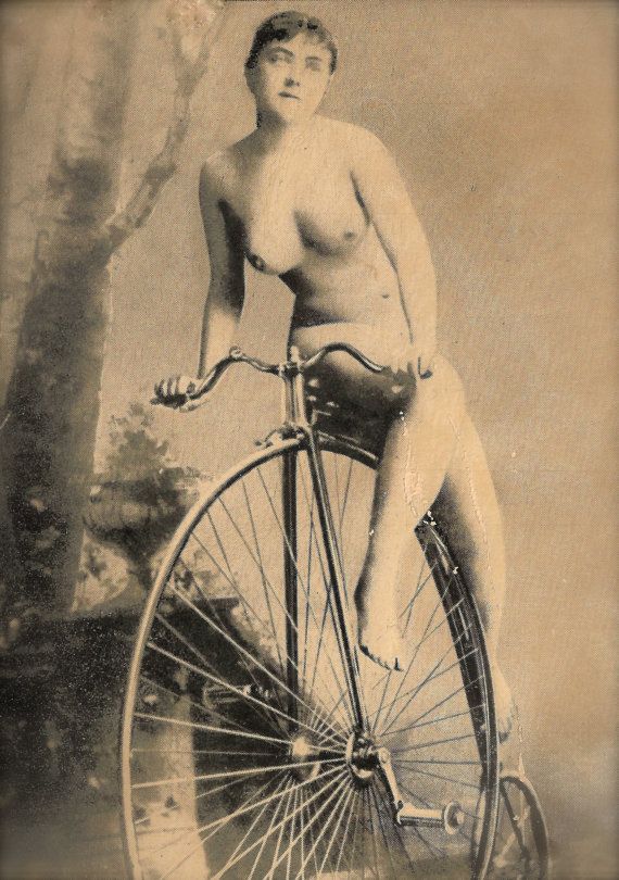 chica en bicicleta