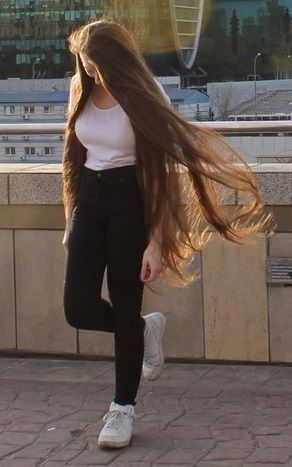 Gorgeous long natural brunette hair. So feminine!