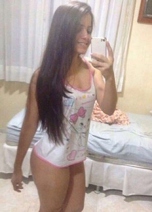 Bottomless amateur with amazing body