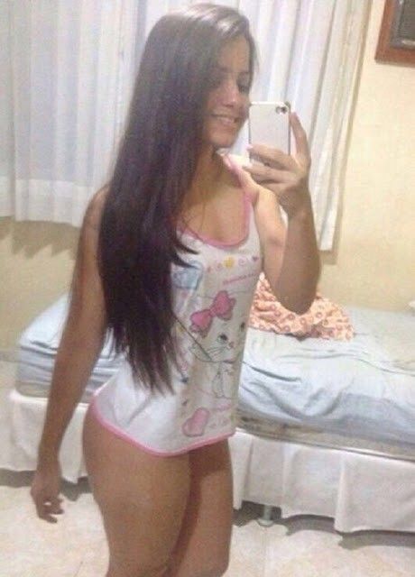 Bottomless amateur with amazing body