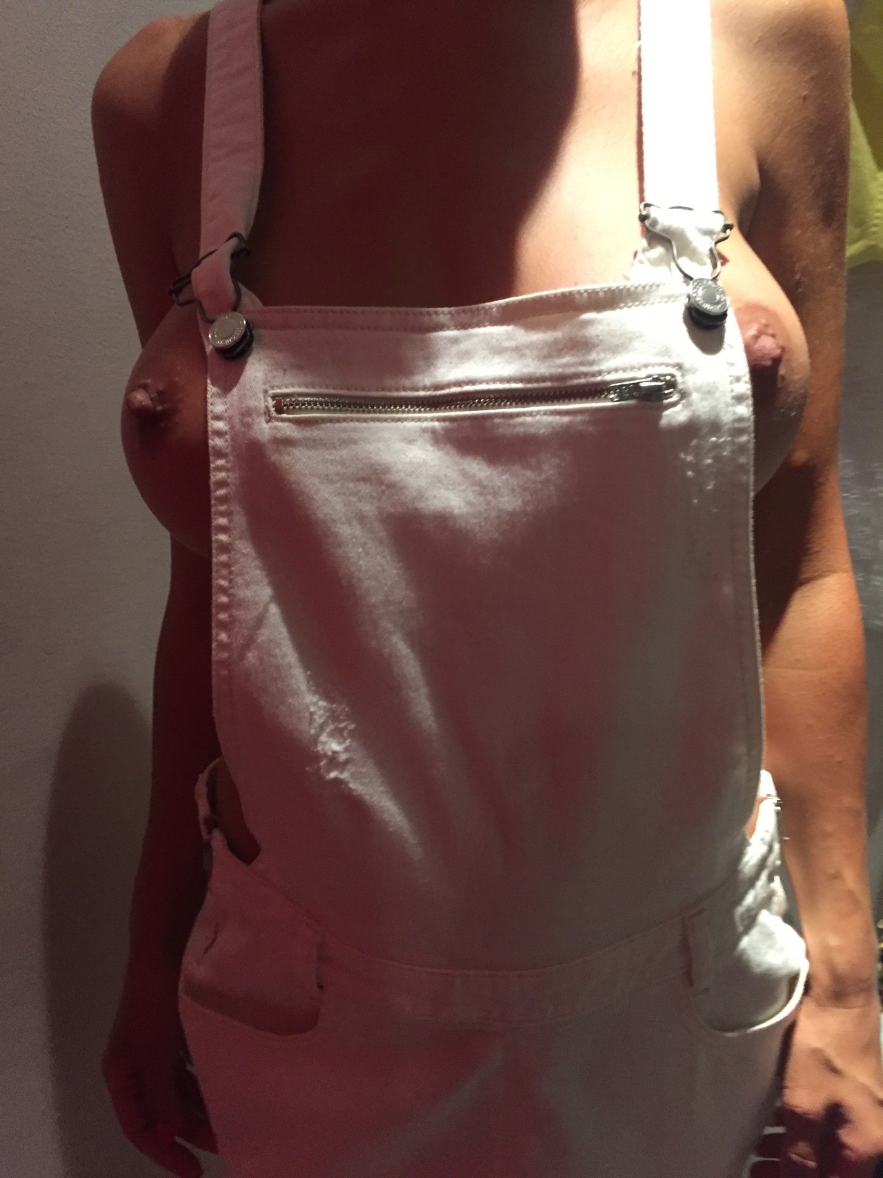 Two nipples visible