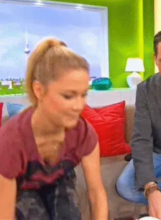 Alina Merkau - Sat1 - downblouse
