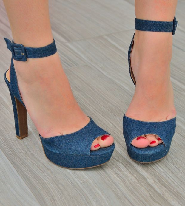 Cum On Her Pretty Toes