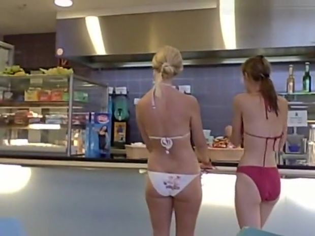 Veruckter Tag im Schwimmbad Teil 1