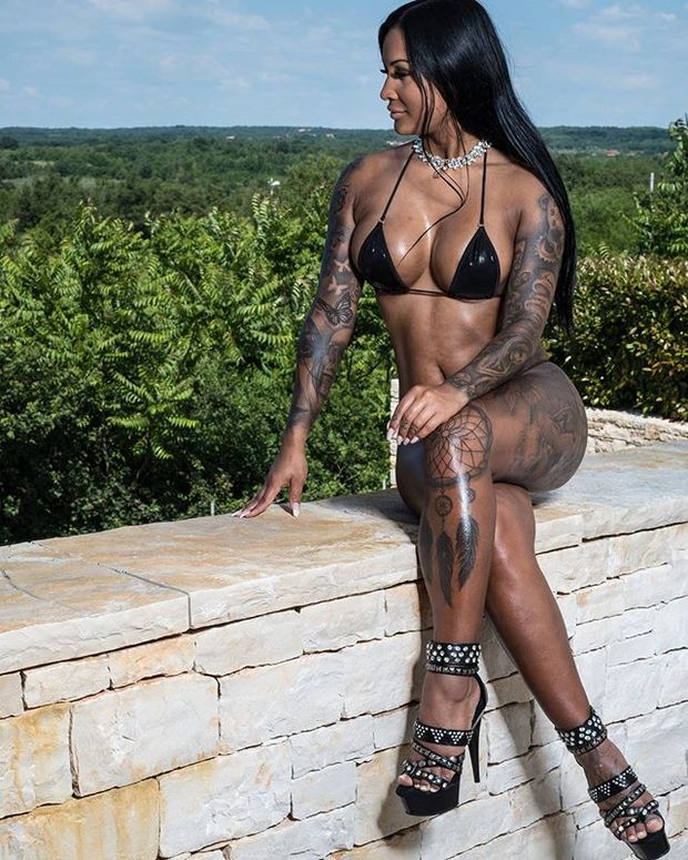 @julia_natalie_