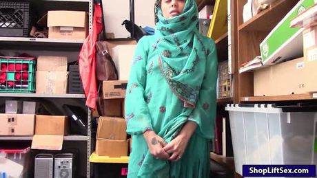 Arab teen shoplifter boned by LP officer