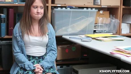 Brooke Bliss pussy spread eagle fuck