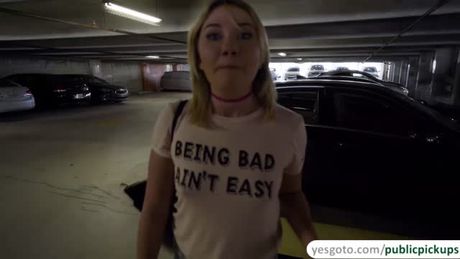 A certain stranger with a camera on hand approaches dirty slut Zelda Morrison and annoys her at first but later on he makes this sexy blondi