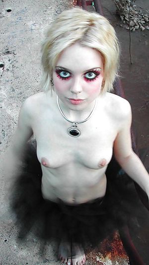 gothic vampire cosplay