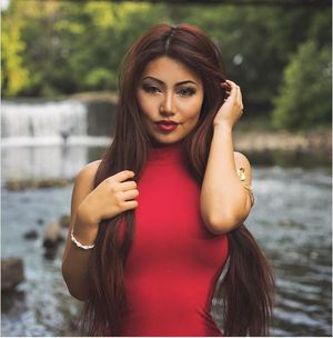 ana zhou curvy asian model