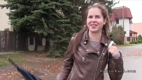 Fake agent bangs Russian babe outdoor