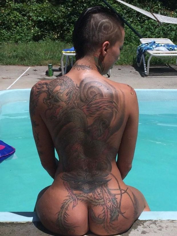 Bella ass queen