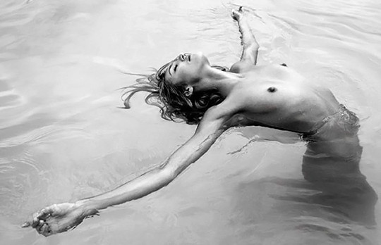 ALEXIS REN REAl topless