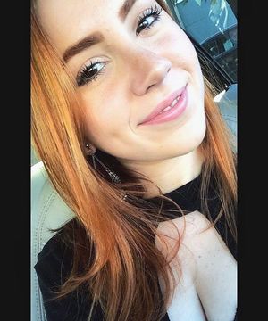 Carolina Luchtenberg cleavage